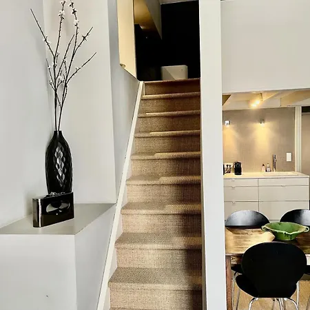 Apartment Studio 42, *