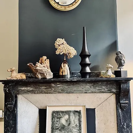 Apartment Studio 42, *