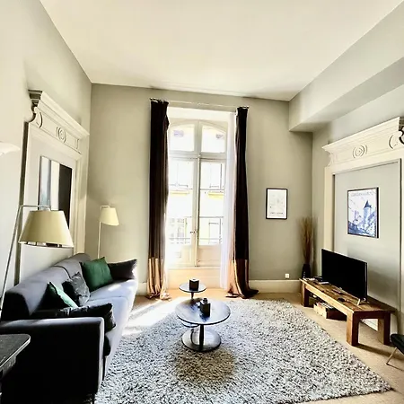 Studio 42, Apartment